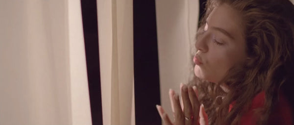 Lorde "Yellow Flicker Beat" Music Video